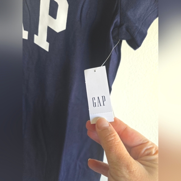 NWT! GAP, Women's Graphic Short Sleeve T-Shirt, Uniform Navy, Size Large - Picture 6 of 8
